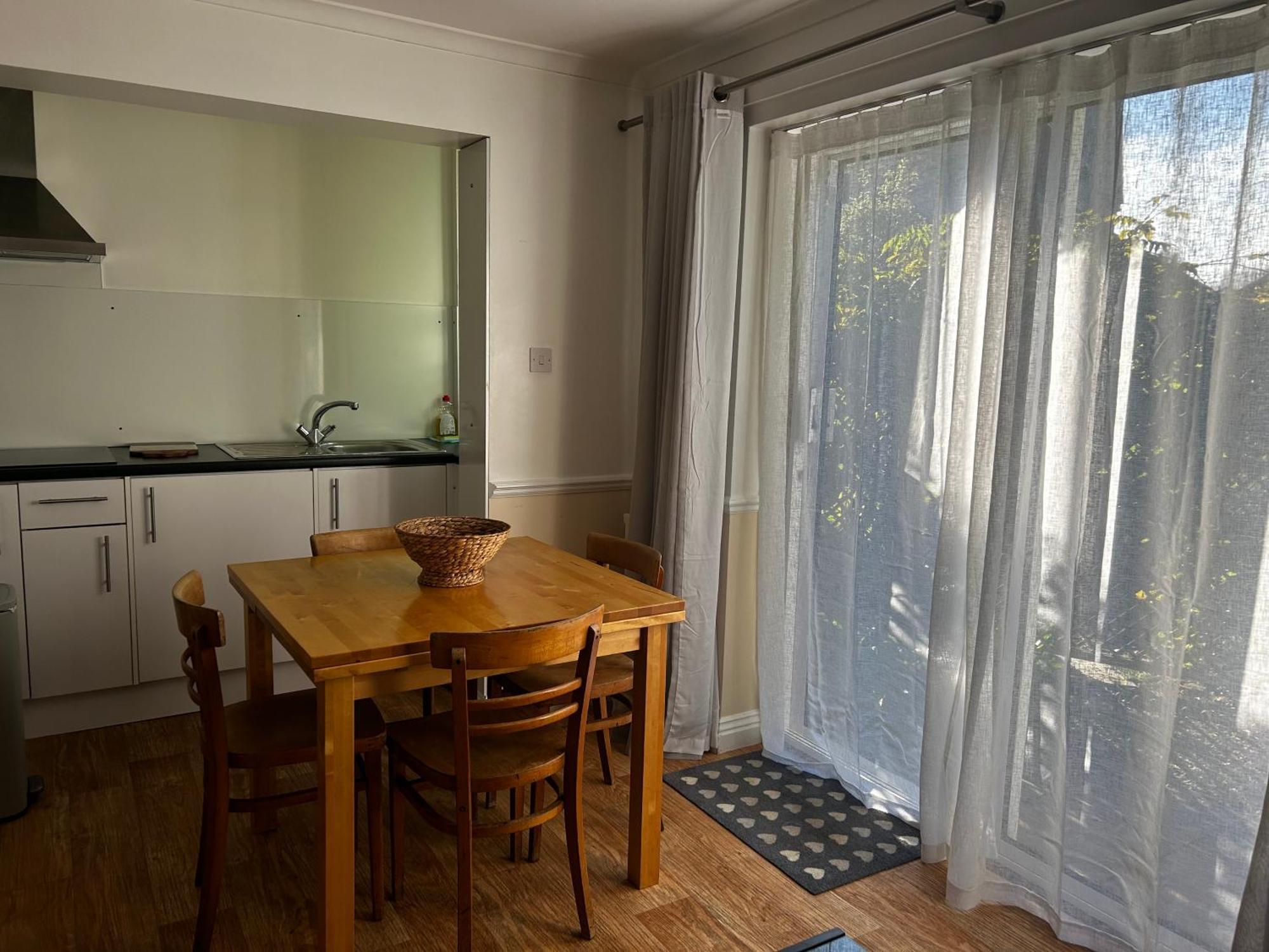 Byways Serviced Apartments Солсбери Экстерьер фото