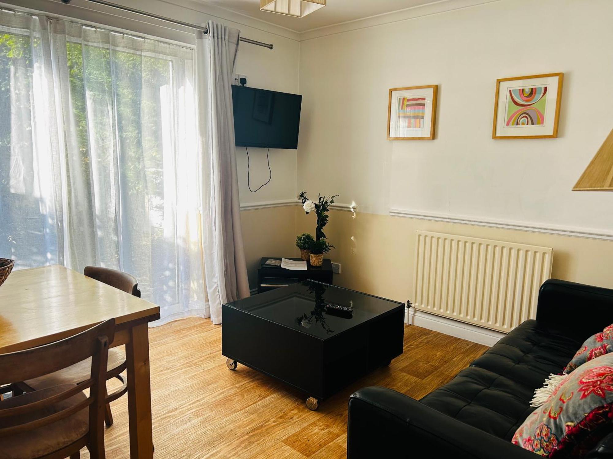 Byways Serviced Apartments Солсбери Экстерьер фото