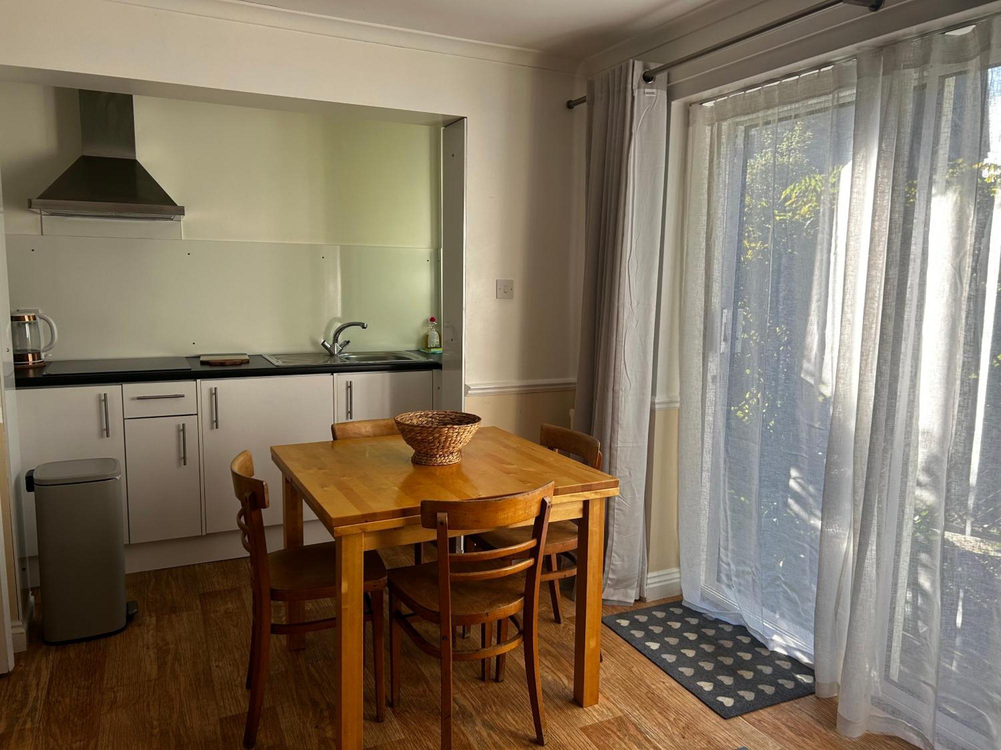 Byways Serviced Apartments Солсбери Экстерьер фото